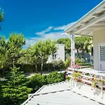 Meris Villa *